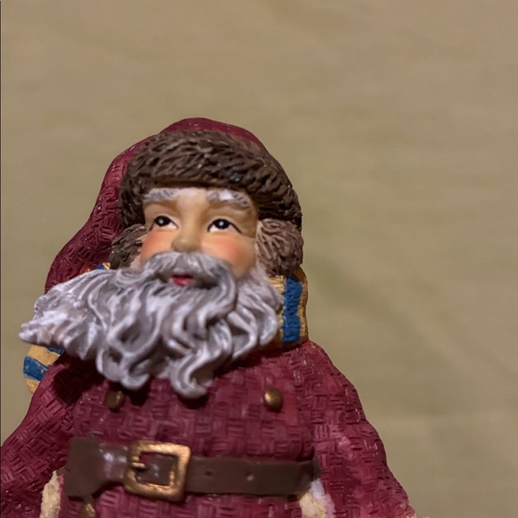 Santa figurine- Canada-there is 1 tiny spot on eyebrow that is missing paint. - Picture 3 of 4